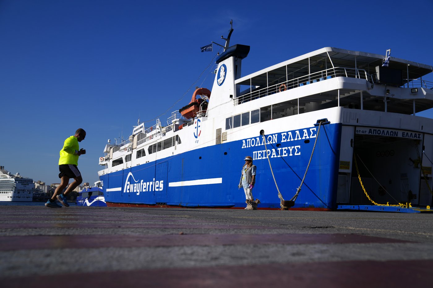 Greek ferry crews call off strike early ahead of three-day holiday weekend | iNFOnews.ca