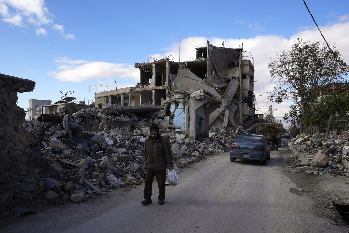 Lebanon says 2 hurt as Israeli troops fire on people returning south after truce with Hezbollah | iNFOnews.ca Lebanon says 2 hurt as Israeli troops fire on people returning south after truce with Hezbollah | iNFOnews.ca