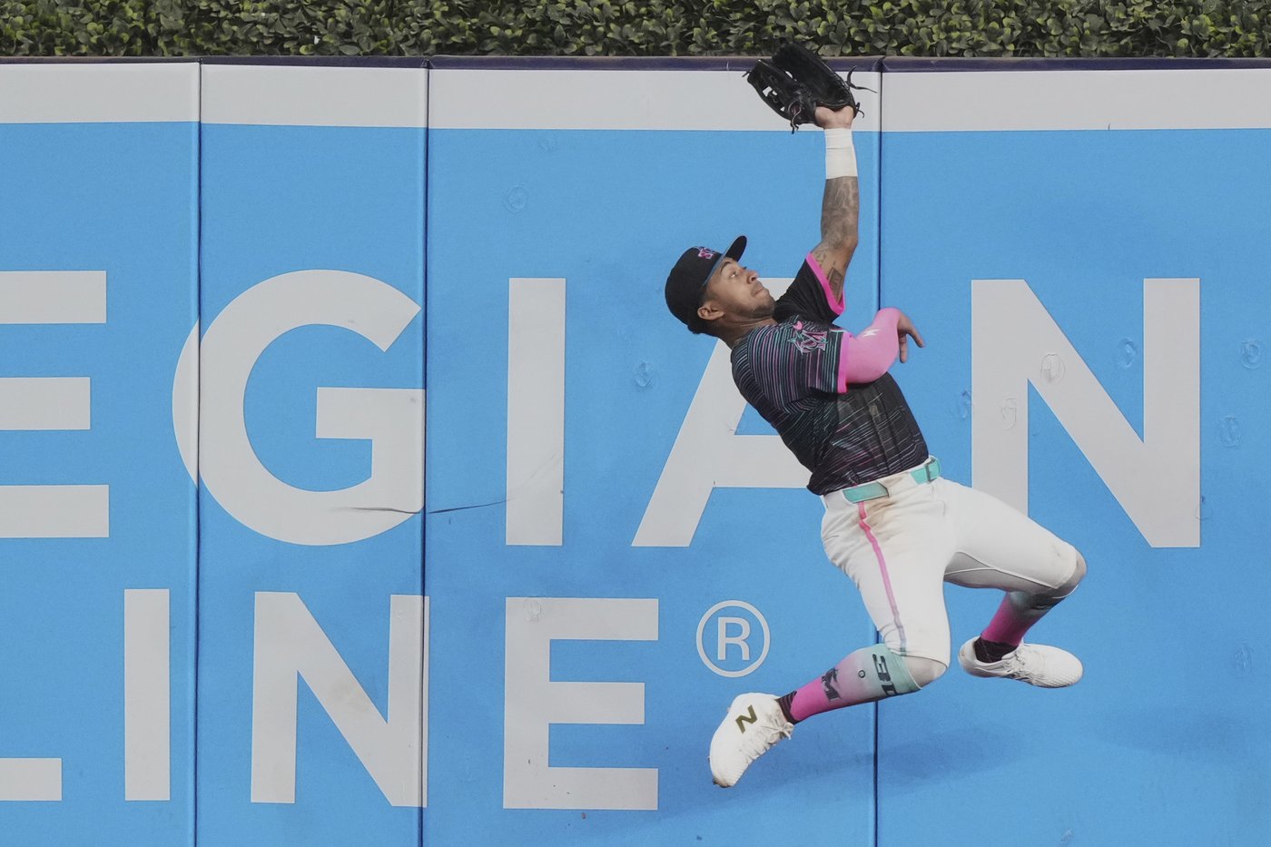 Cabrera, three relievers combine to lead Marlins to 1-0 win over Giants | iNFOnews.ca