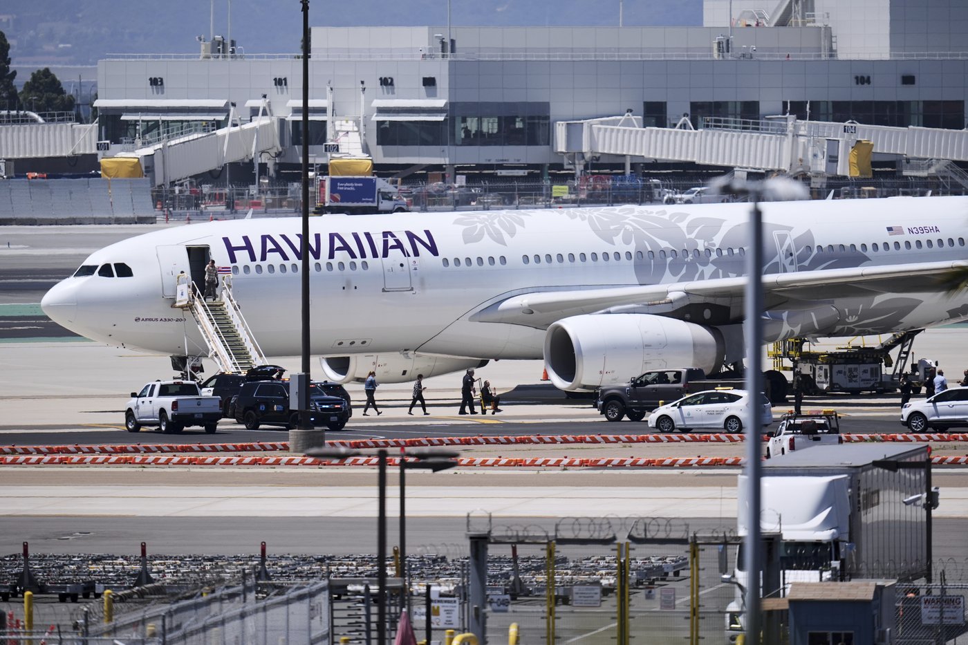 Flight at San Diego airport evacuated and 1 arrested following reports of a bomb threat | iNFOnews.ca Flight at San Diego airport evacuated and 1 arrested following reports of a bomb threat | iNFOnews.ca
