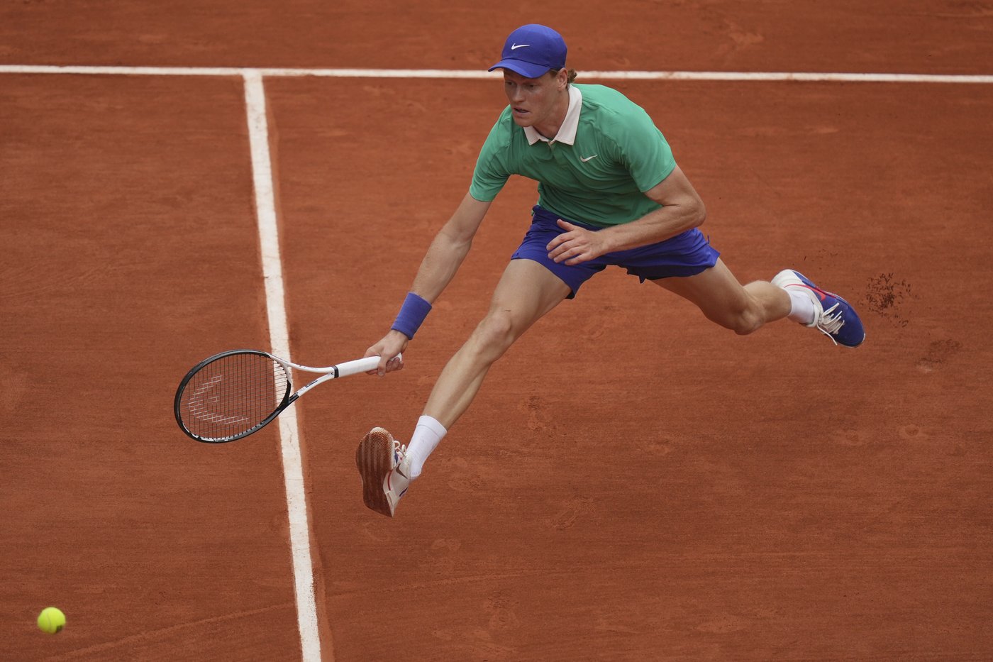 French Open: Jannik Sinner drops just 3 games to extend Grand Slam unbeaten run. Djokovic wins | iNFOnews.ca French Open: Jannik Sinner drops just 3 games to extend Grand Slam unbeaten run. Djokovic wins | iNFOnews.ca