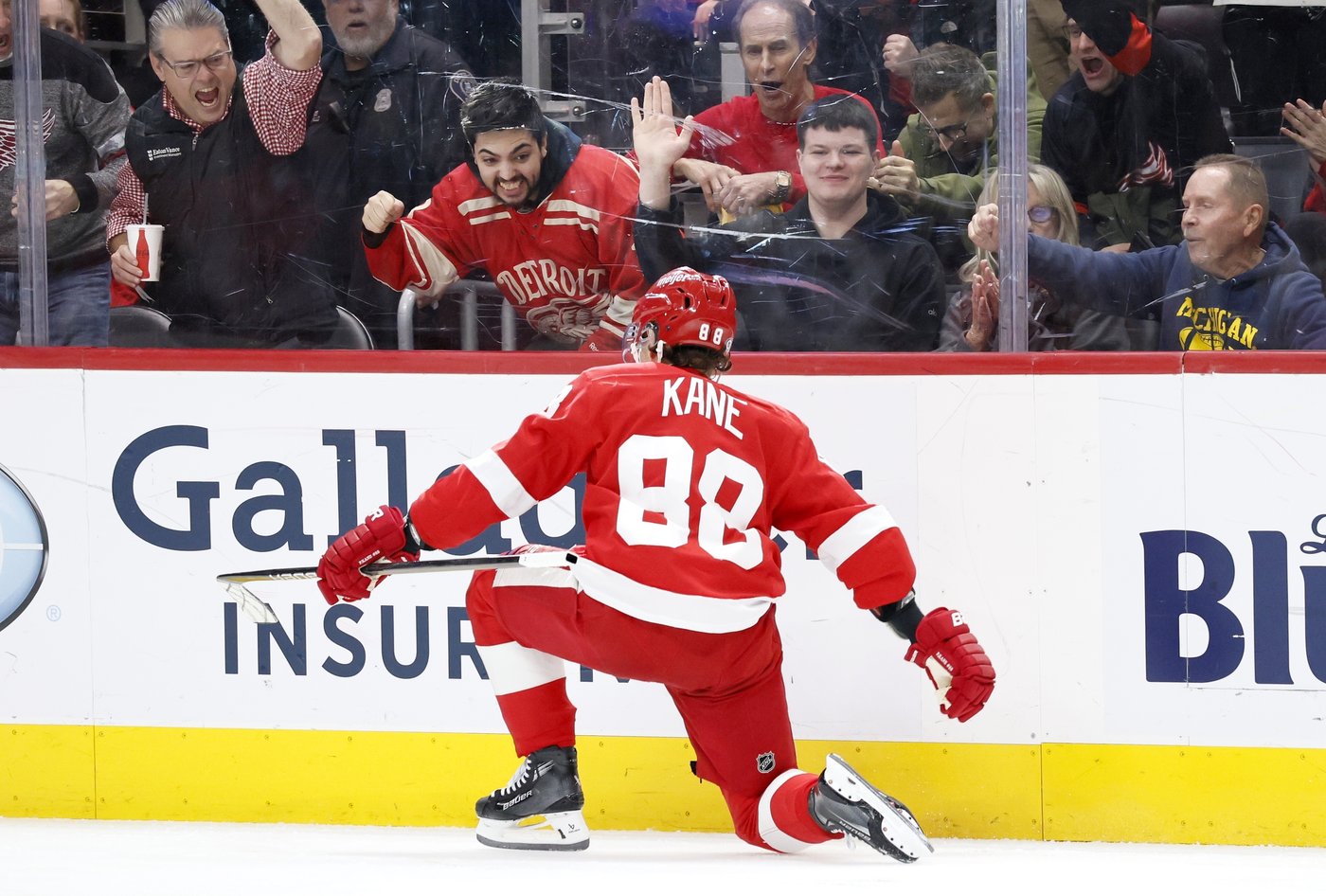 Patrick Kane scores go-ahead goal and Red Wings down Flyers 6-4 | iNFOnews.ca Patrick Kane scores go-ahead goal and Red Wings down Flyers 6-4 | iNFOnews.ca