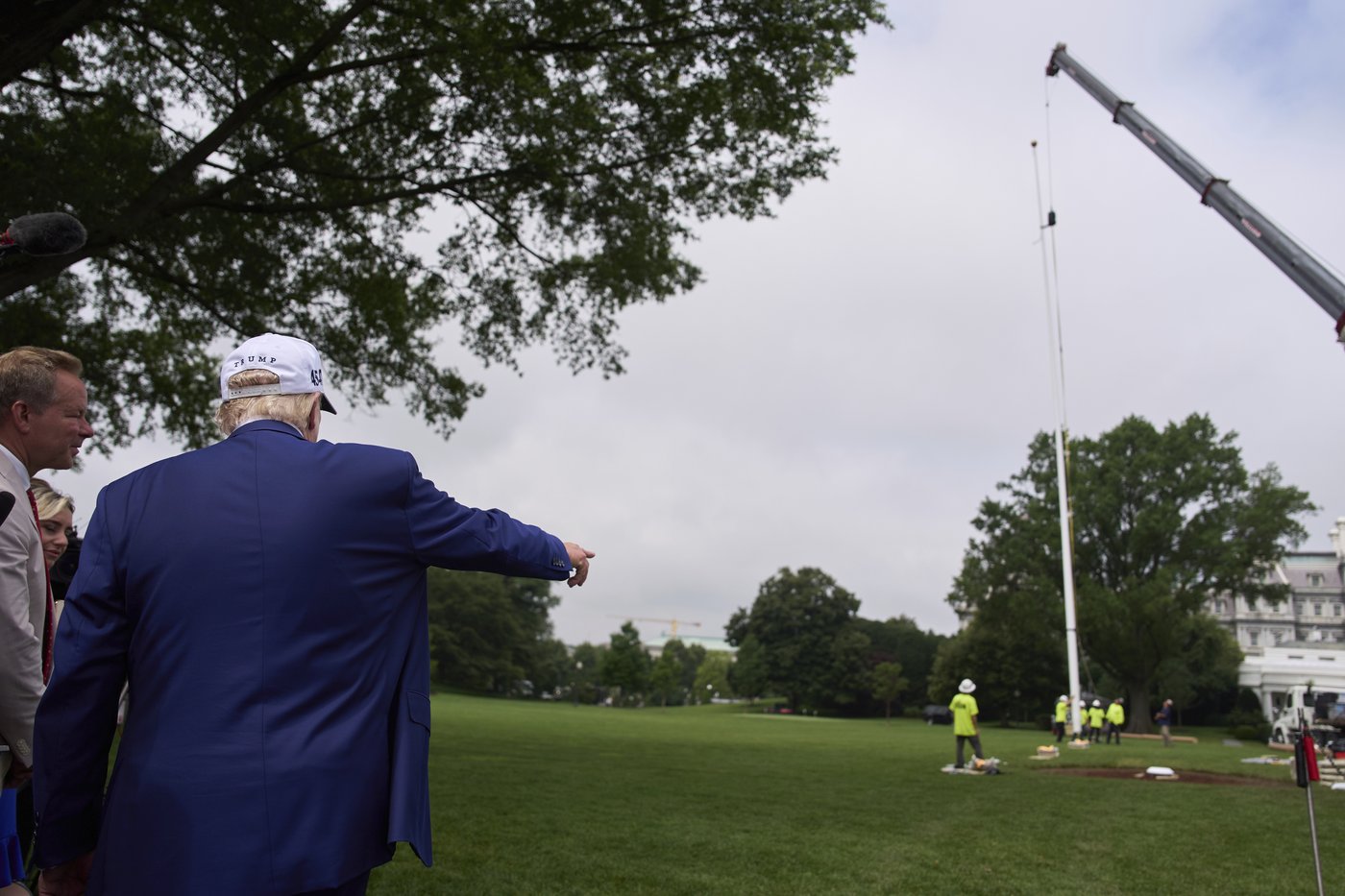 Trump remakes the White House with new flagpoles | iNFOnews.ca