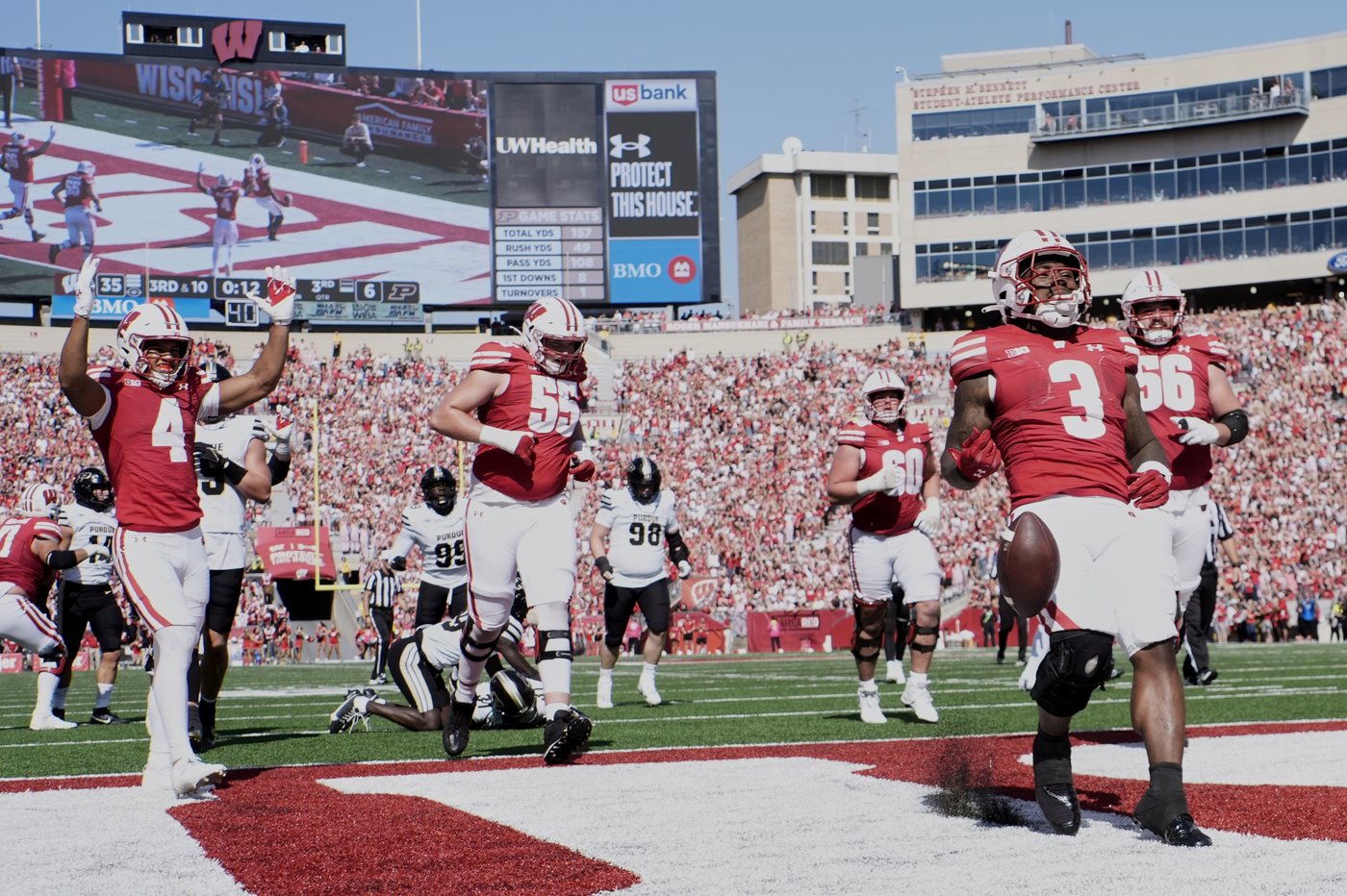 Wisconsin relying on its traditional winning formula during its recent surge | iNFOnews.ca