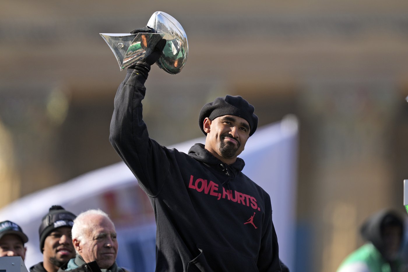 Philadelphia turns green on Valentine’s Day to celebrate Super Bowl champions | iNFOnews.ca