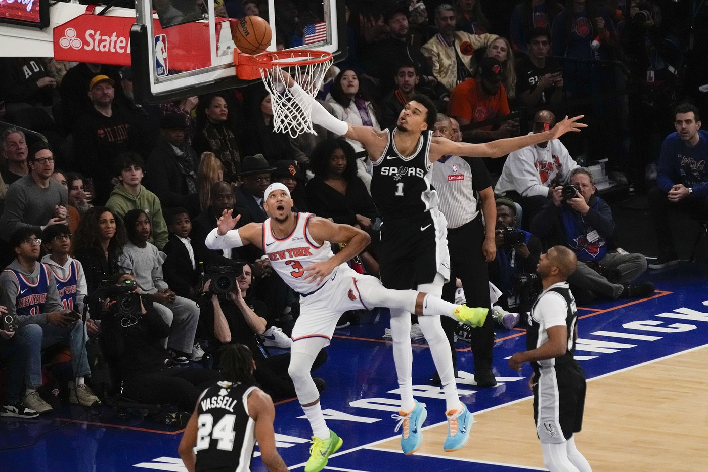 Bridges scores season-high 41, Knicks withstand Wembanyama's monster Christmas debut to edge Spurs | iNFOnews.ca Bridges scores season-high 41, Knicks withstand Wembanyama's monster Christmas debut to edge Spurs | iNFOnews.ca