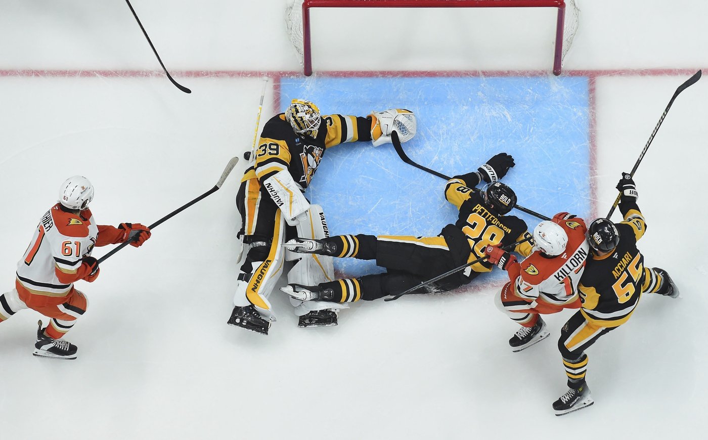 Sidney Crosby scores twice as Penguins edge Ducks 2-1 in overtime to end 6-game losing streak | iNFOnews.ca Sidney Crosby scores twice as Penguins edge Ducks 2-1 in overtime to end 6-game losing streak | iNFOnews.ca