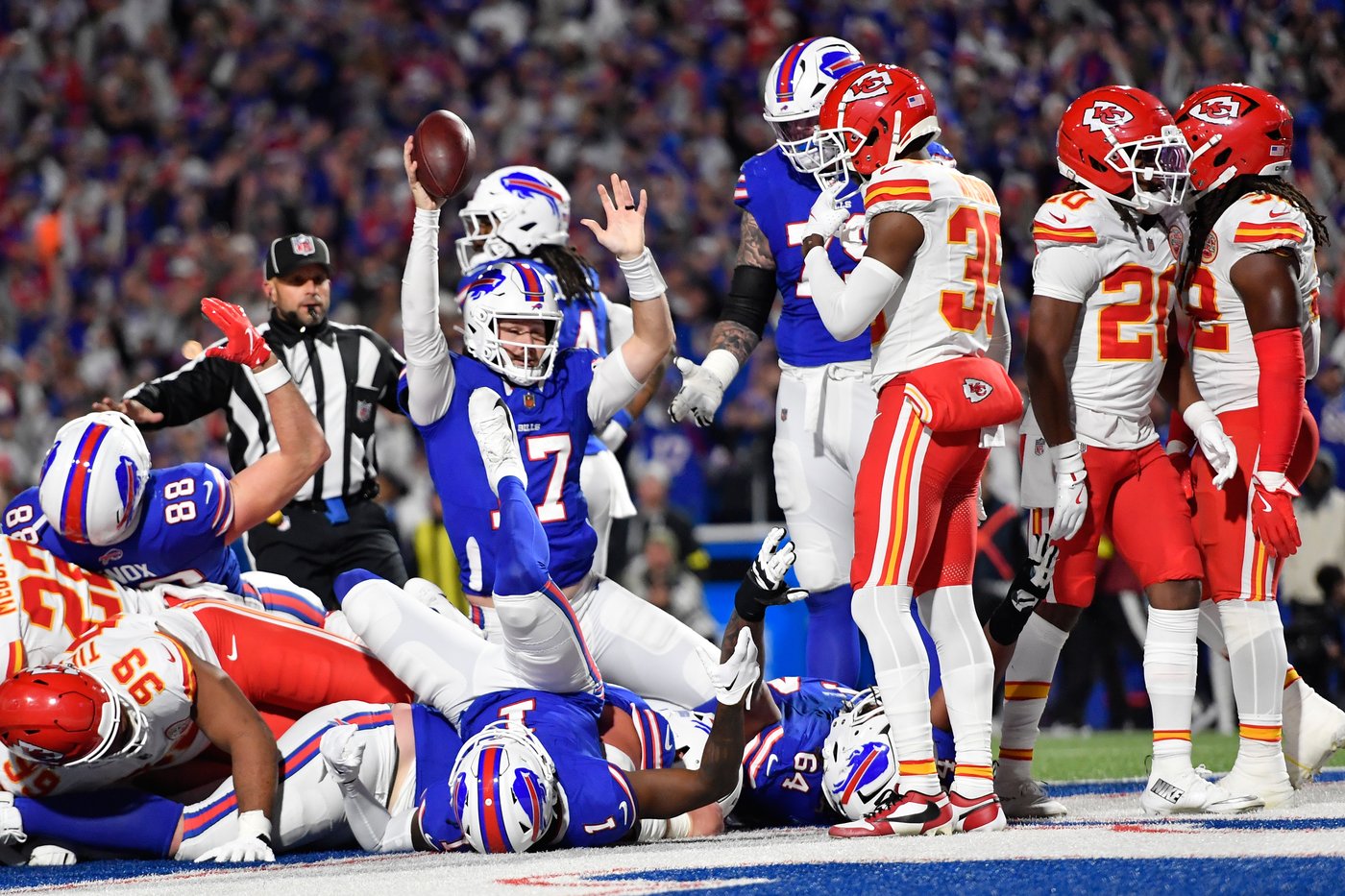 Allen has 3 TDs and Bills use sturdy defense to top Mahomes and Chiefs 28-21 | iNFOnews.ca