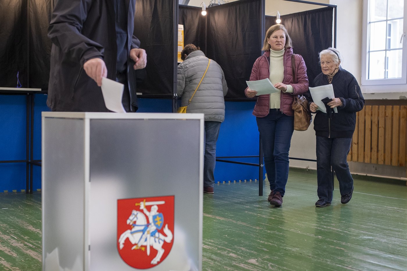 Lithuanians vote in parliamentary election with many looking for change despite a strong economy | iNFOnews.ca Lithuanians vote in parliamentary election with many looking for change despite a strong economy | iNFOnews.ca