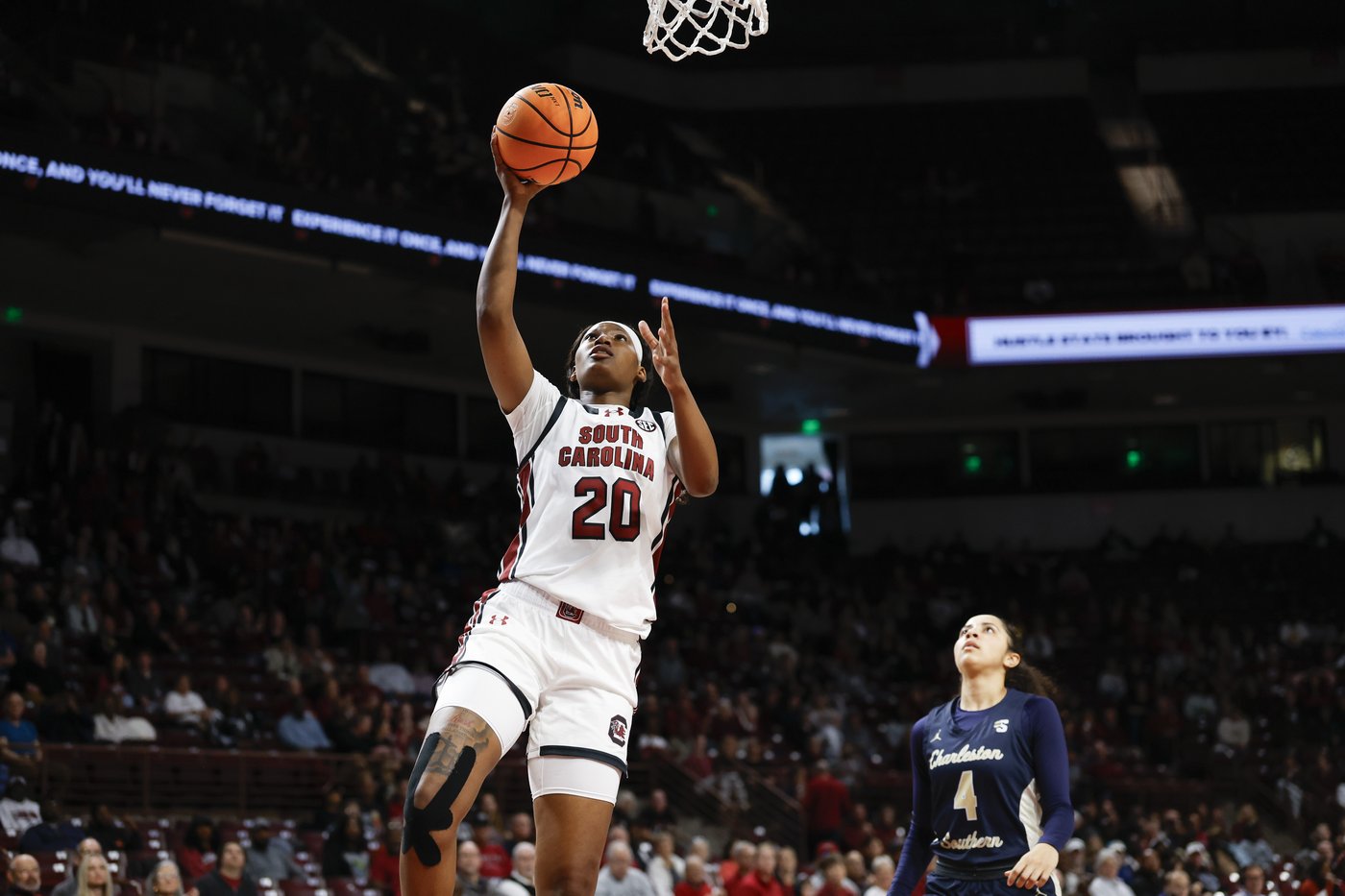 Edwards scores 20 as No. 2 South Carolina wins 64th straight at home, 82-46 over Charleston Southern | iNFOnews.ca