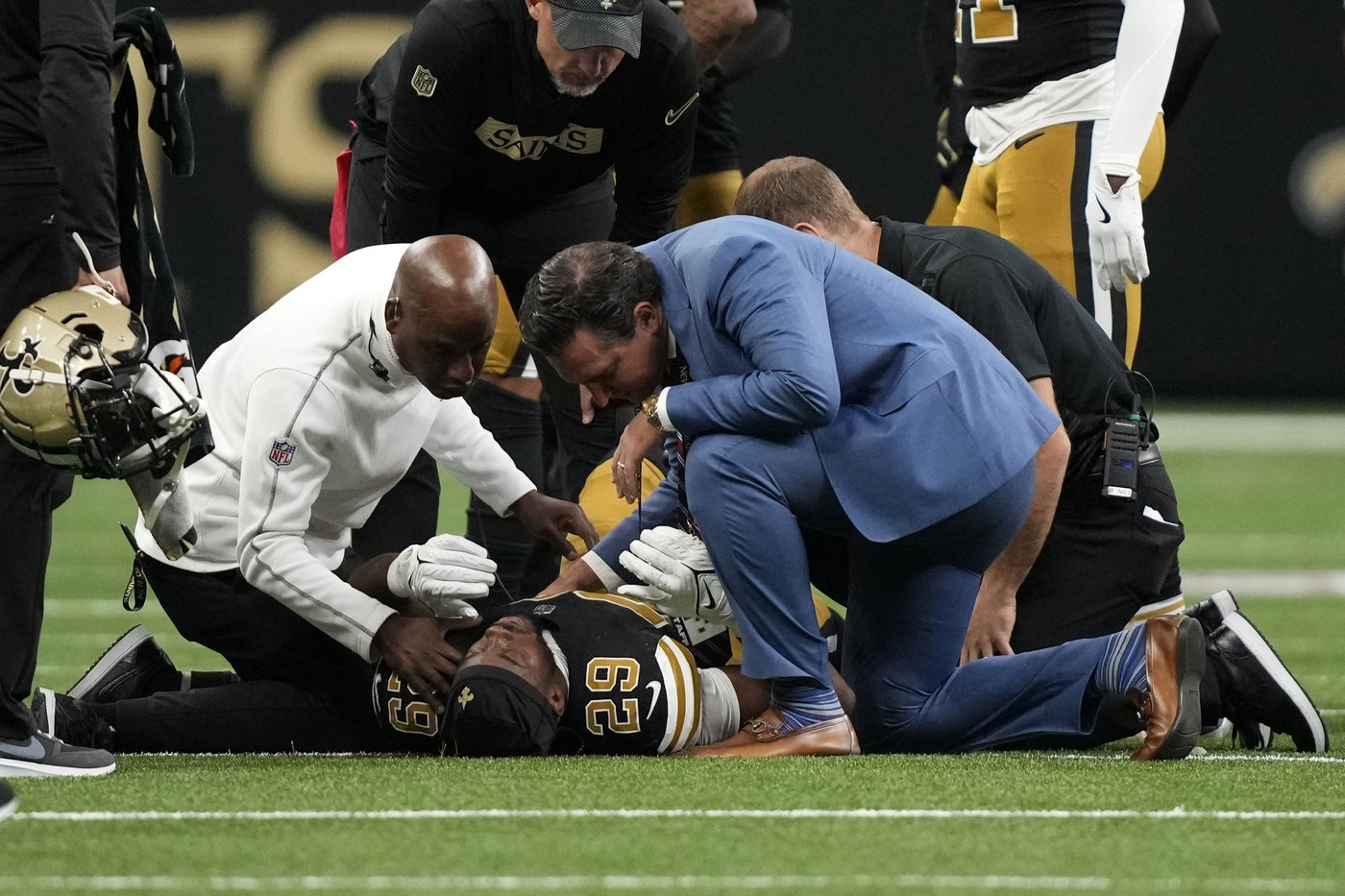 Saints cornerback Paulson Adebo breaks right femur in blowout loss to Broncos | iNFOnews.ca Saints cornerback Paulson Adebo breaks right femur in blowout loss to Broncos | iNFOnews.ca