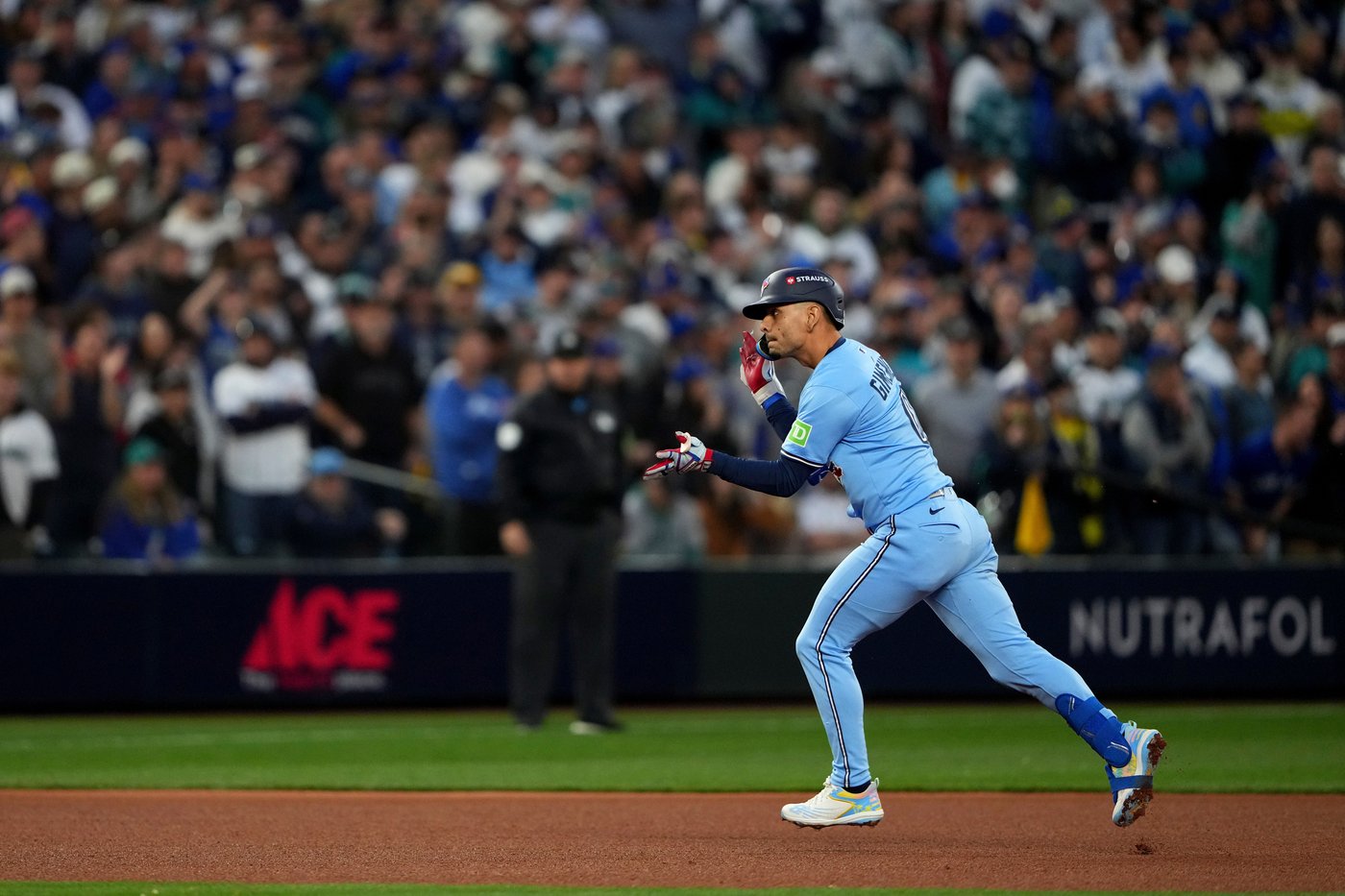 Mad Max! Scherzer brings the intensity and gets results as Jays top M's 8-2 in Game 4 | iNFOnews.ca Mad Max! Scherzer brings the intensity and gets results as Jays top M's 8-2 in Game 4 | iNFOnews.ca