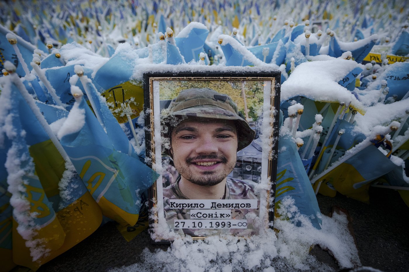 A makeshift memorial grows in Ukraine’s capital after 1,000 days of war | iNFOnews.ca