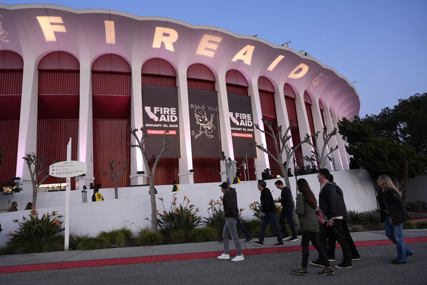 Taylor Swift will present at the Grammys. Here's more to know about Sunday's show | iNFOnews.ca