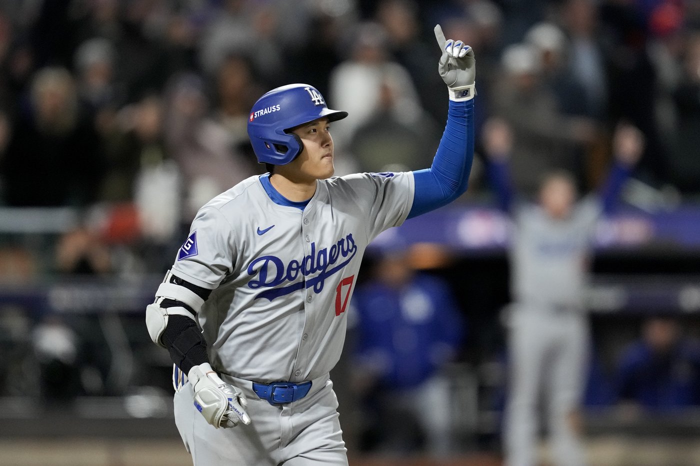 Shohei Ohtani homers as the Dodgers rout the Mets 8-0 for a 2-1 lead in the NLCS | iNFOnews.ca