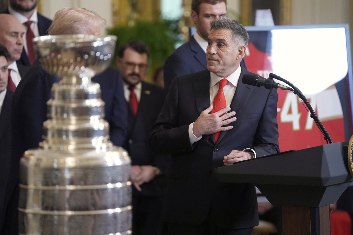 Trump sticks to hockey, avoids tariff talks during Stanley Cup champion Florida Panthers' visit | iNFOnews.ca