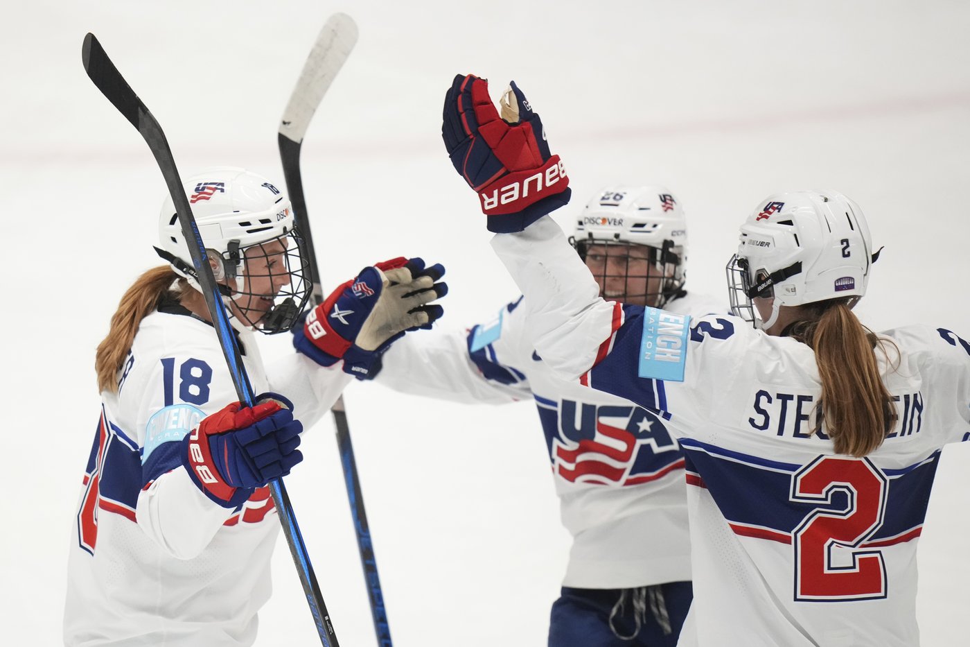 US downs defending champion Canada 2-1 to stay perfect at women’s hockey worlds | iNFOnews.ca US downs defending champion Canada 2-1 to stay perfect at women’s hockey worlds | iNFOnews.ca