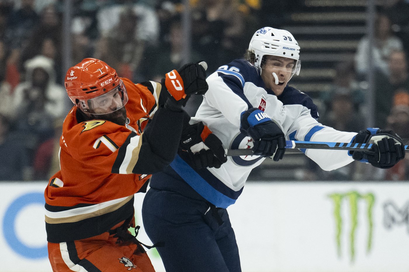 Troy Terry gets last-minute winner, Ducks' late rally stuns NHL-best Winnipeg 3-2 | iNFOnews.ca