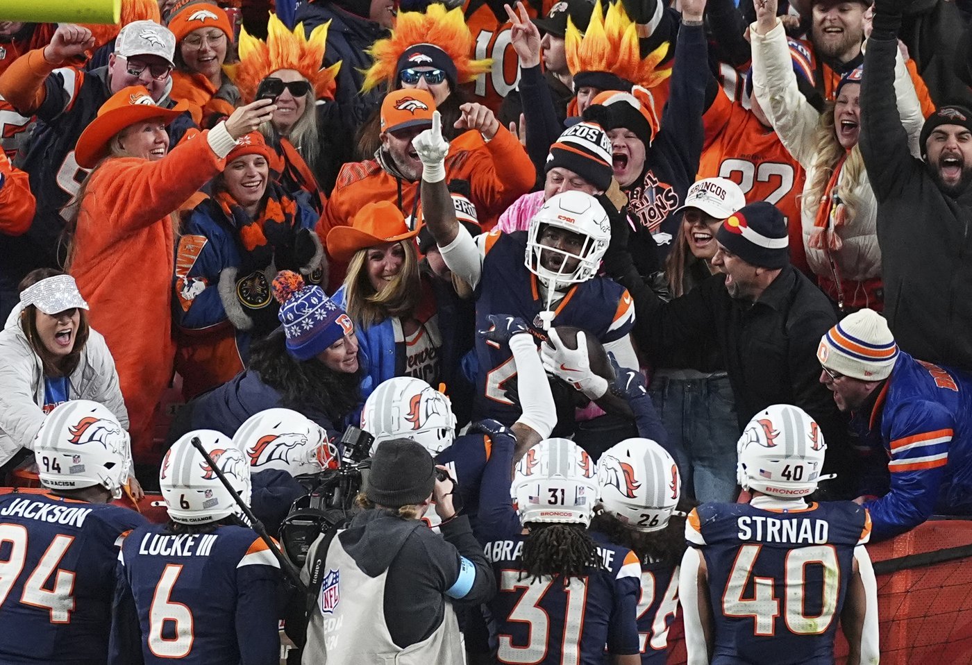 McMillian's pick-6 helps Broncos spoil career nights by Winston and Jeudy and beat Browns 41-32 | iNFOnews.ca McMillian's pick-6 helps Broncos spoil career nights by Winston and Jeudy and beat Browns 41-32 | iNFOnews.ca