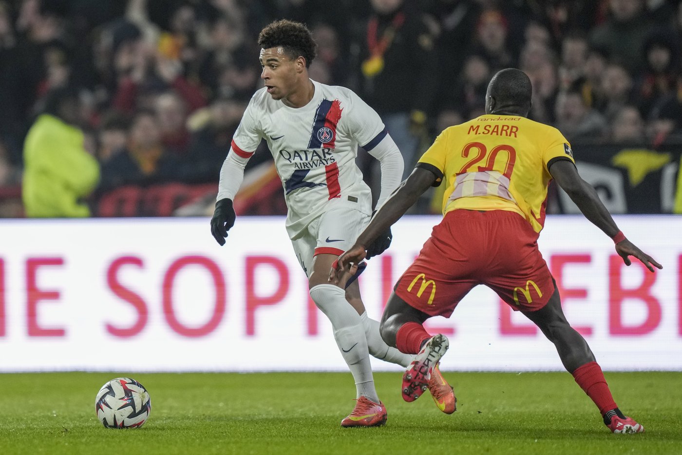 Barcola scores and assists as PSG struggles past Lens with Man City next in crunch match | iNFOnews.ca