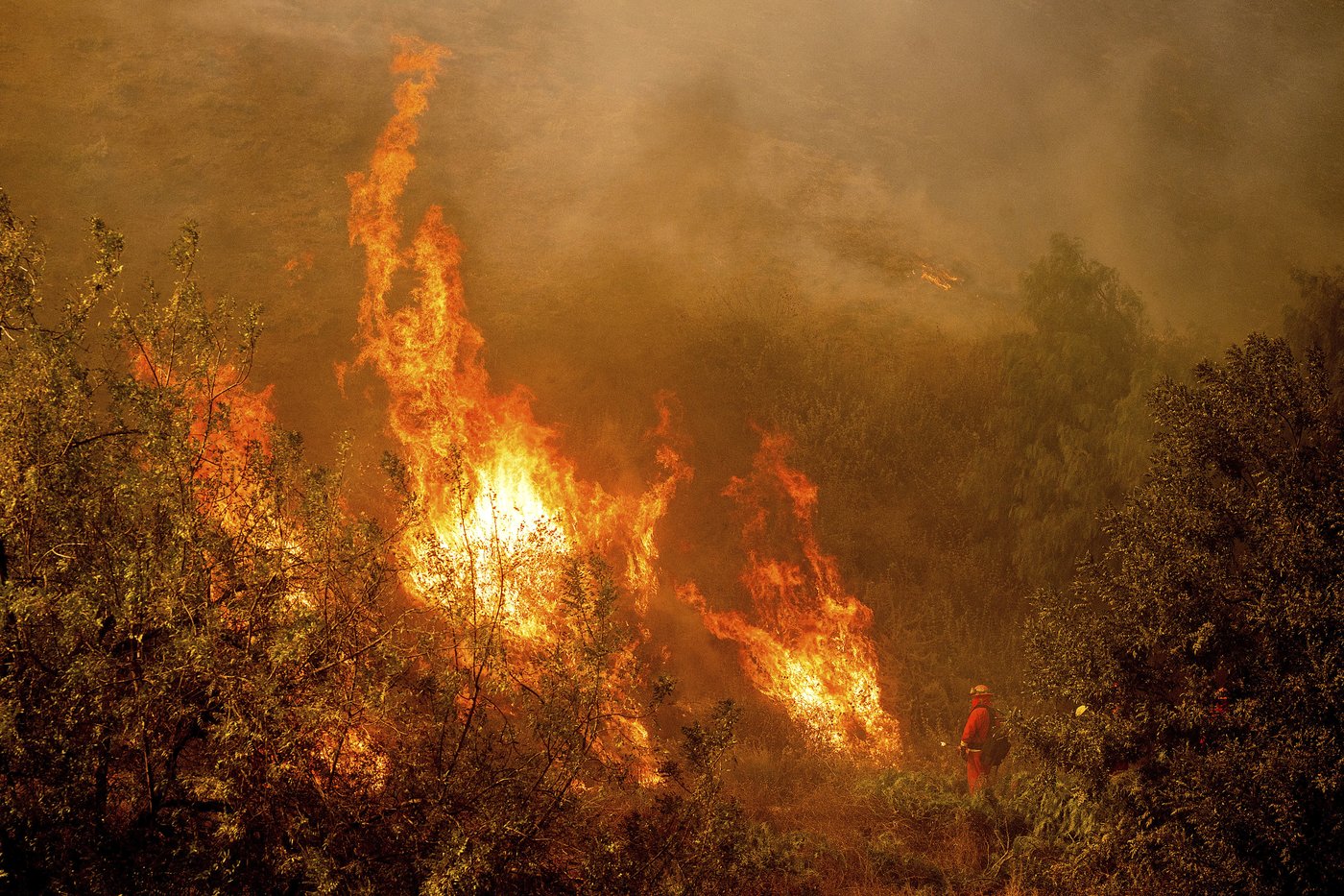 Southern California wildfire destroys 132 structures as officials look for fierce winds to subside | iNFOnews.ca Southern California wildfire destroys 132 structures as officials look for fierce winds to subside | iNFOnews.ca