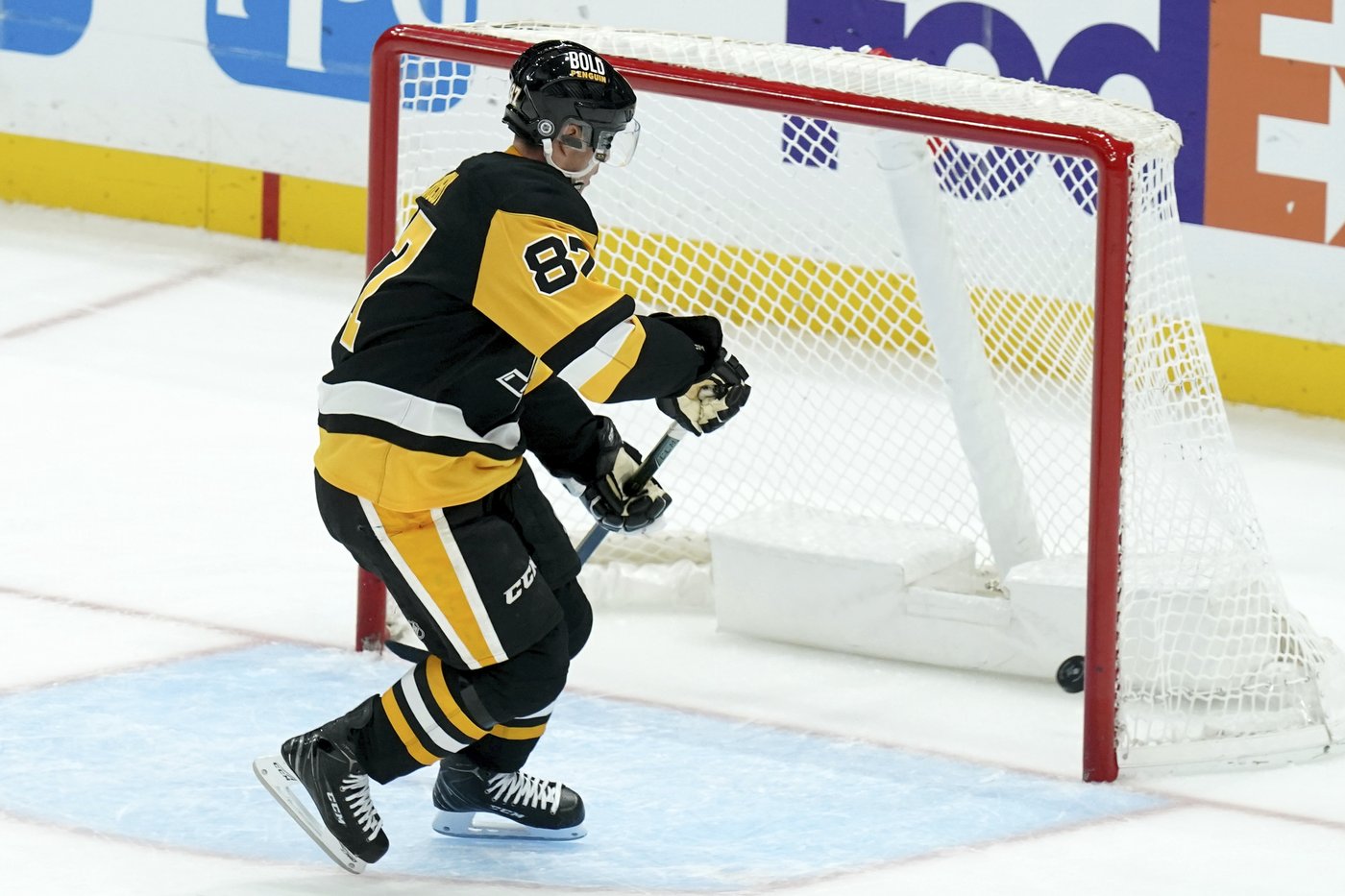 Penguins captain Sidney Crosby ties Mario Lemieux's franchise record for assists | iNFOnews.ca Penguins captain Sidney Crosby ties Mario Lemieux's franchise record for assists | iNFOnews.ca