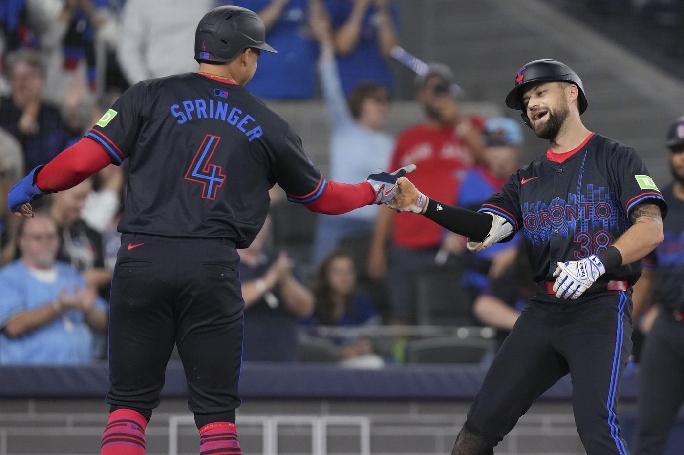 Lukes goes deep for Jays in 4-2 win over Rays, Toronto's magic number down to two | iNFOnews.ca