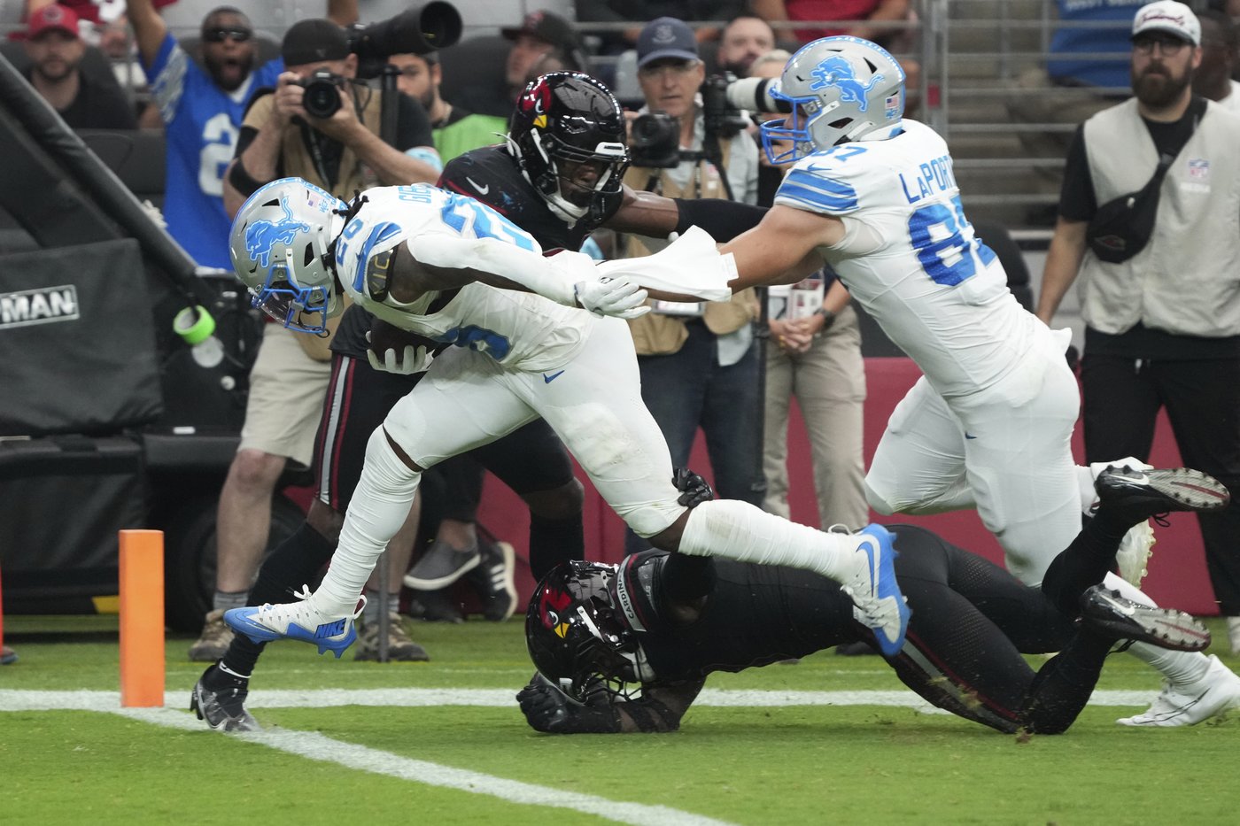 Jared Goff throws 2 TD passes and Lions' defense slows Kyler Murray in 20-13 win over Cardinals | iNFOnews.ca Jared Goff throws 2 TD passes and Lions' defense slows Kyler Murray in 20-13 win over Cardinals | iNFOnews.ca