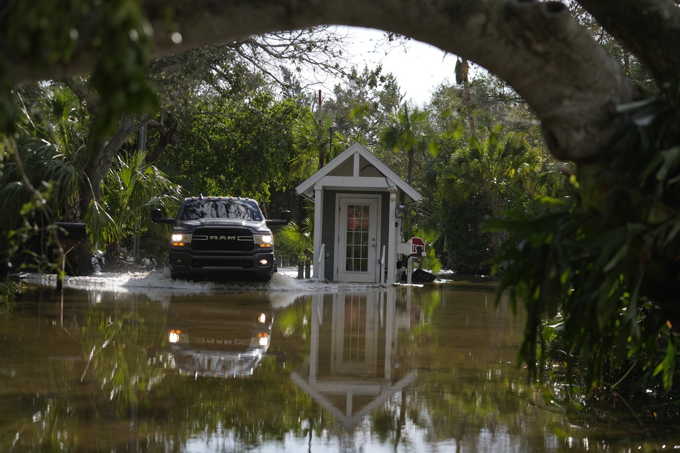 The Latest: Residents begin repairing damage from Hurricane Milton, which killed at least 10 | iNFOnews.ca