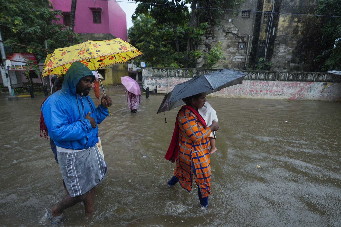 Monsoon flooding closes schools and offices in India's southern IT hubs | iNFOnews.ca Monsoon flooding closes schools and offices in India's southern IT hubs | iNFOnews.ca