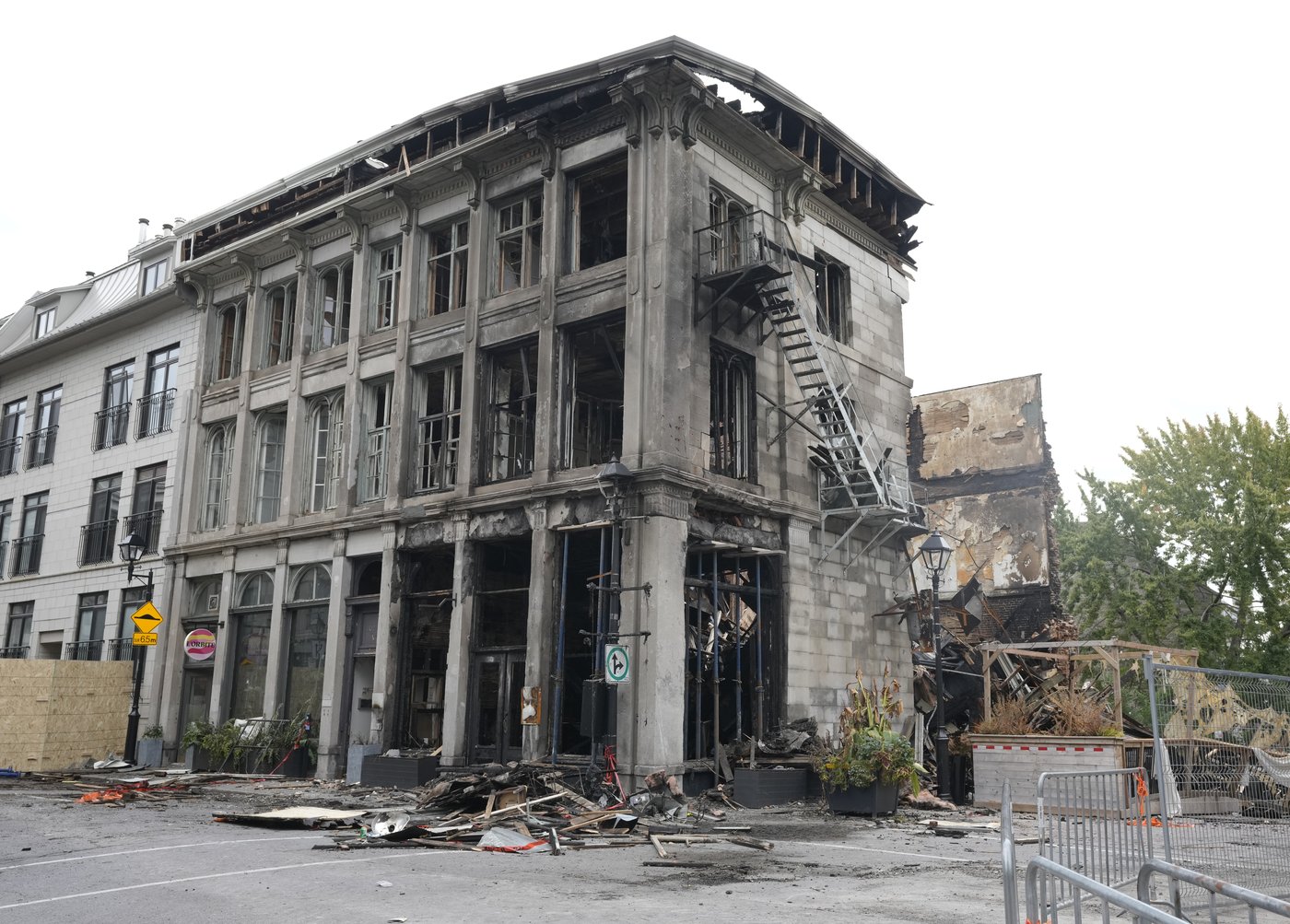 Coroner orders inquest into fatal Old Montreal fire that left 2 French citizens dead | iNFOnews.ca