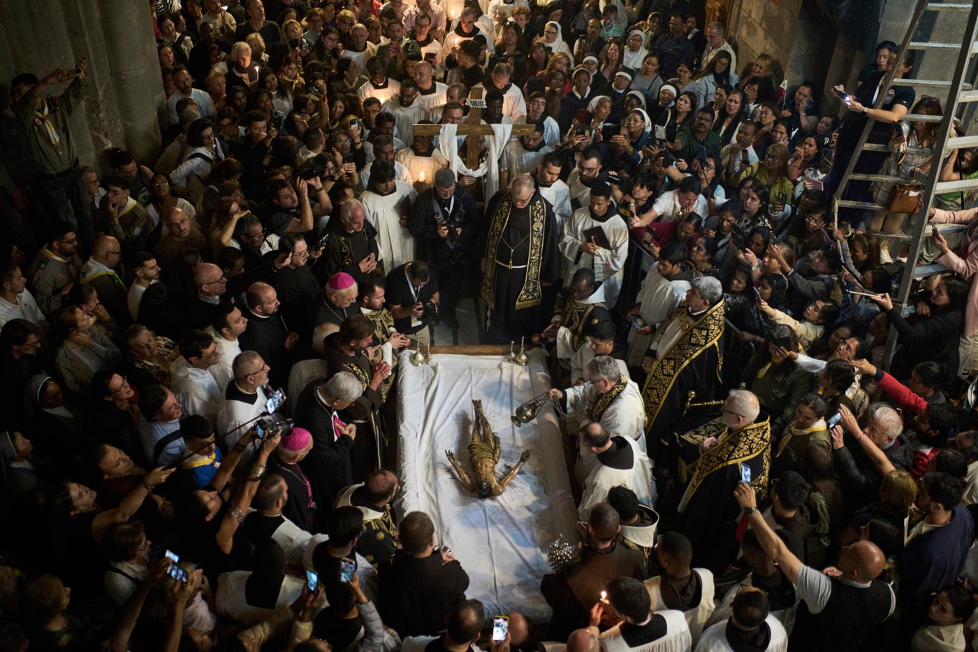 PHOTO COLLECTION: Good Friday Around the World | iNFOnews.ca
