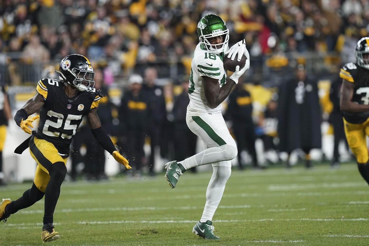 NFL trade deadline: Commanders acquire Lattimore; Lions get Za'Darius Smith; Steelers add Williams | iNFOnews.ca