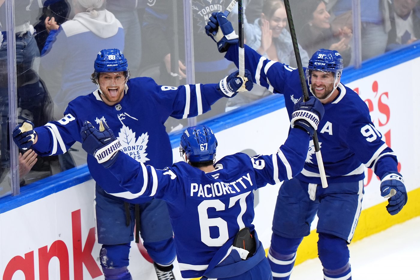 Nylander powers Leafs over Panthers in Game 1; Toronto loses Stolarz to injury | iNFOnews.ca