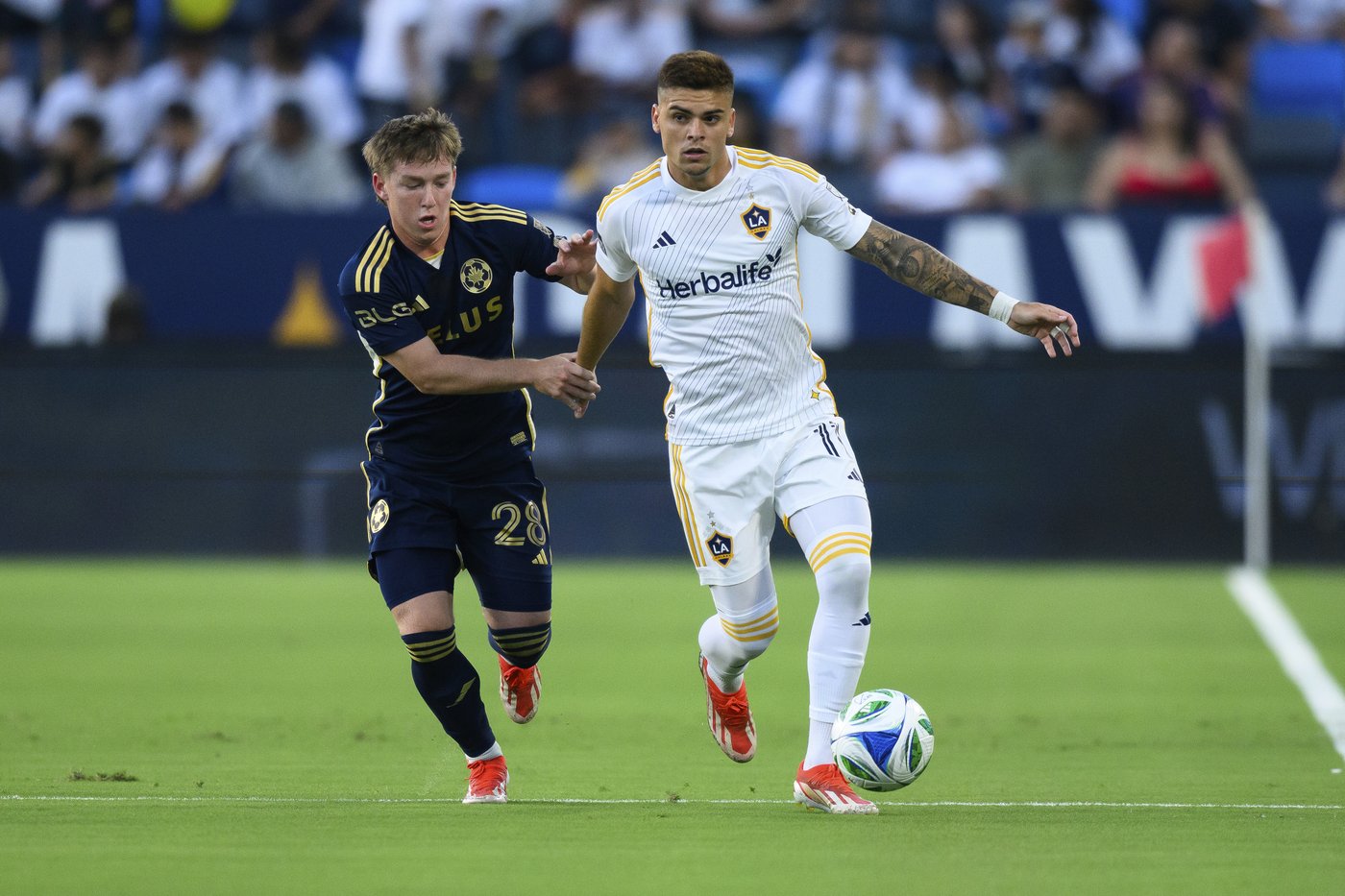 Paintsil scores 2 goals, Nascimento adds 1 goal, Galaxy beat Whitecaps 3-0 | iNFOnews.ca