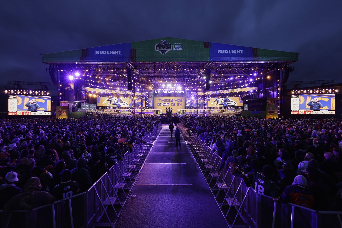 Shedeur Sanders falls to day 3 of NFL draft with 5 QBs picked ahead of Coach Prime's son | iNFOnews.ca