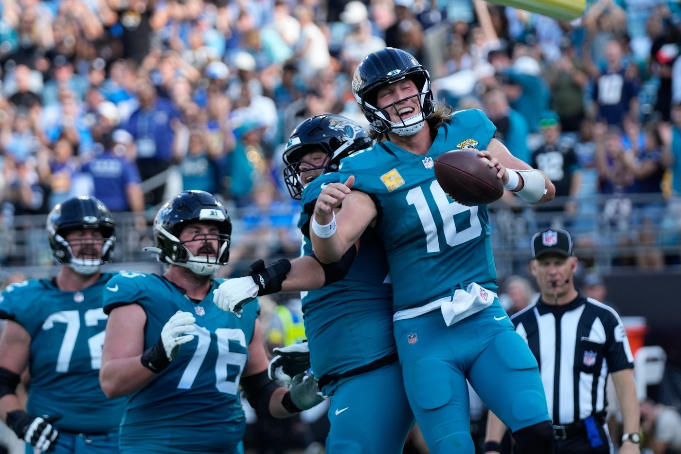 Jaguars rebound from historic loss with a dominant 35-6 win against Chargers | iNFOnews.ca