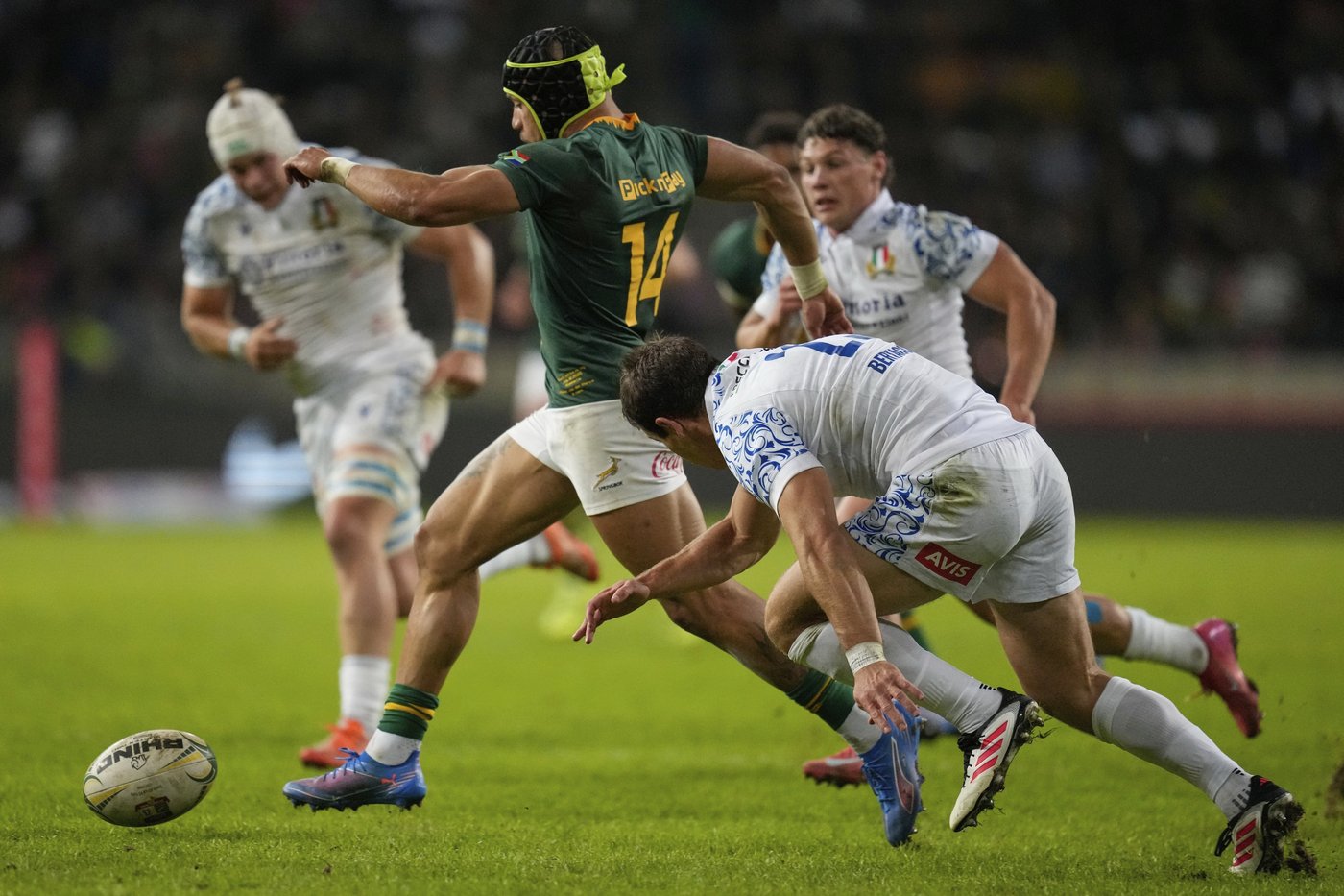 14-man Springboks score 7 tries and blank Italy | iNFOnews.ca