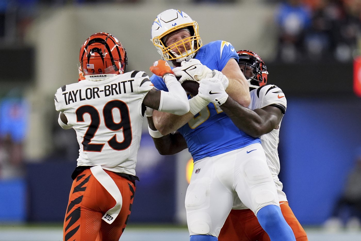 Chargers beat Bengals 34-27 on Dobbins' late TD after squandering 21-point lead | iNFOnews.ca