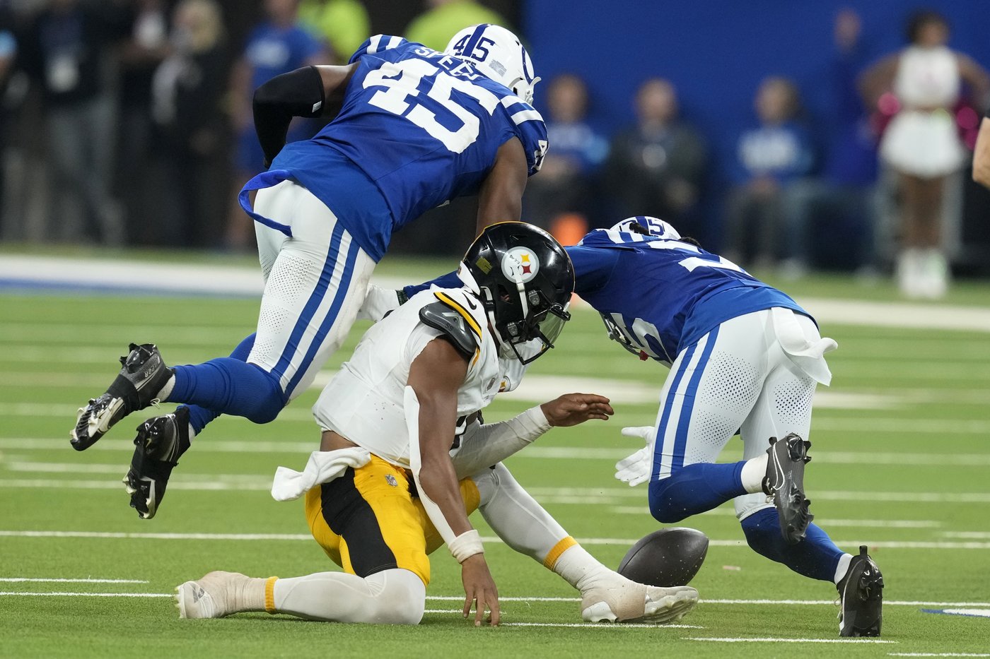 Steelers' promising start hits a speedbump in a mistake-filled loss at Indianapolis | iNFOnews.ca Steelers' promising start hits a speedbump in a mistake-filled loss at Indianapolis | iNFOnews.ca