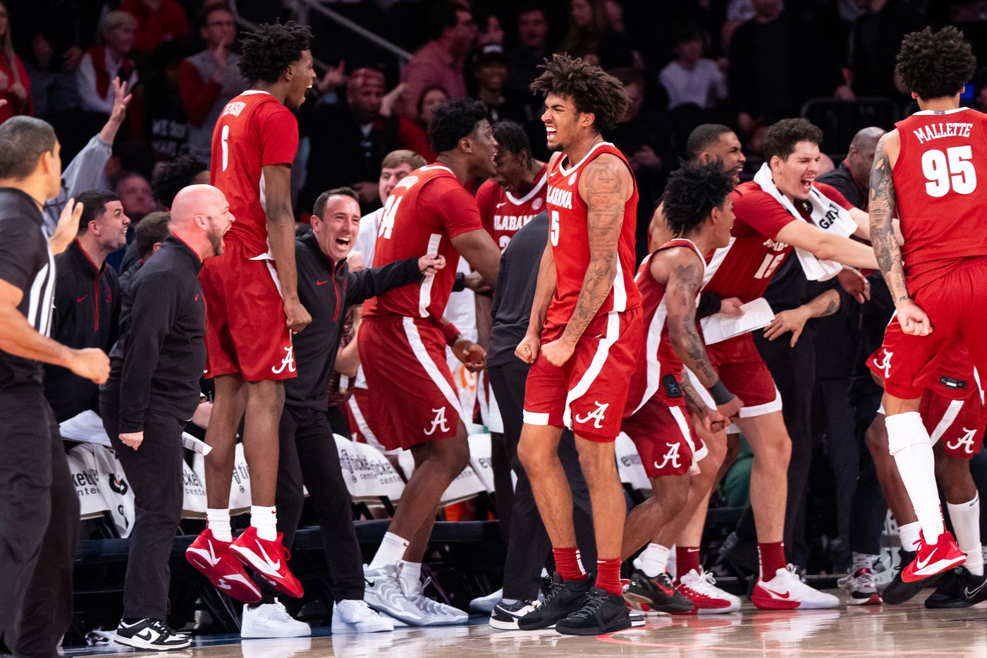 Labaron Philon scores 25 as No. 15 Alabama upends fifth-ranked St. John's 103-96 at MSG | iNFOnews.ca Labaron Philon scores 25 as No. 15 Alabama upends fifth-ranked St. John's 103-96 at MSG | iNFOnews.ca