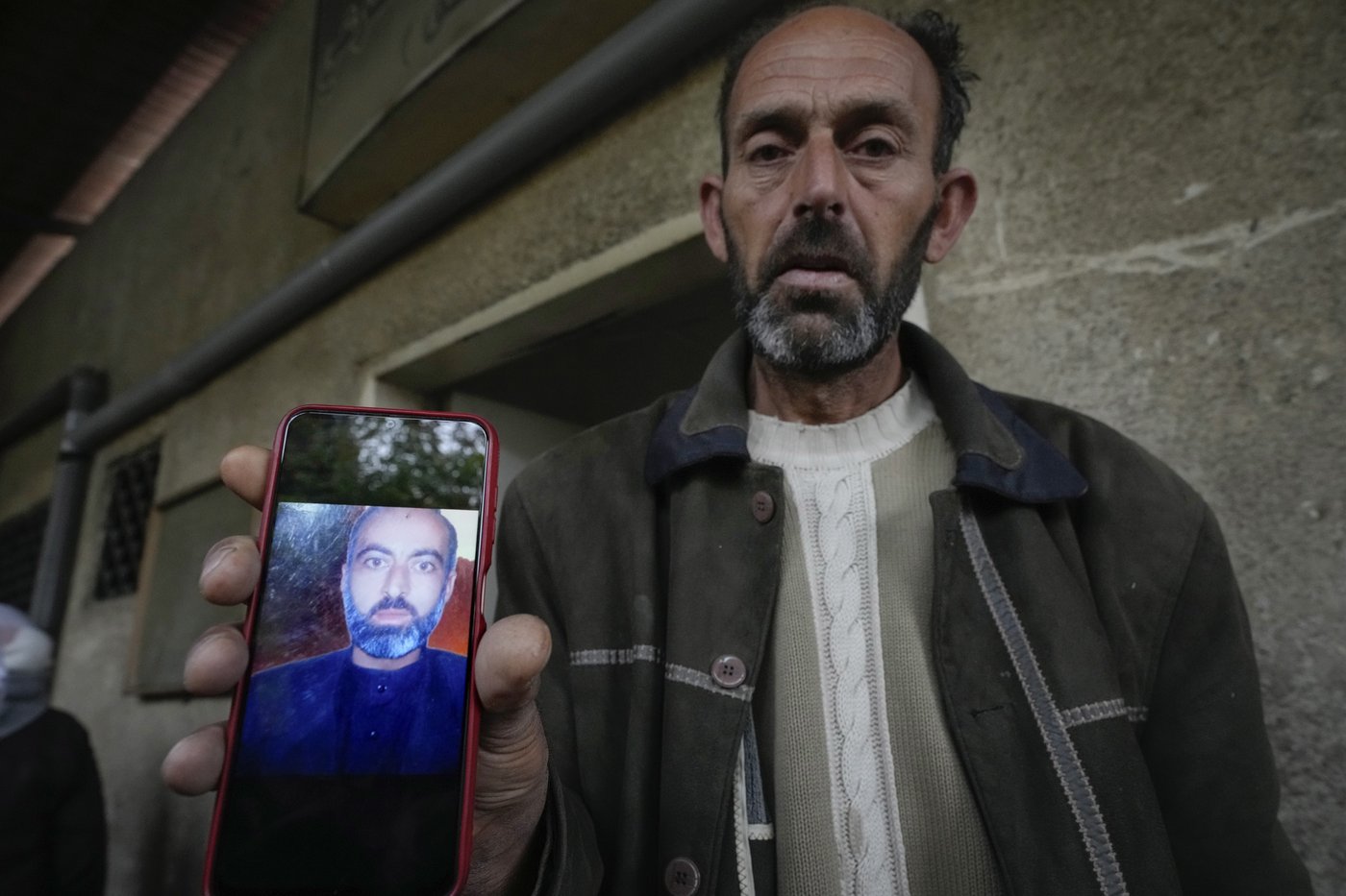 Syrians flock to morgues looking for loved ones who perished in Assad's prisons | iNFOnews.ca Syrians flock to morgues looking for loved ones who perished in Assad's prisons | iNFOnews.ca