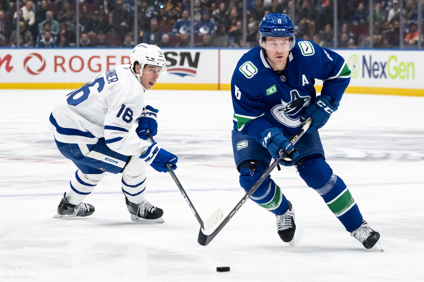 Canucks edge Leafs 2-1 on Boeser's power-play goal | iNFOnews.ca