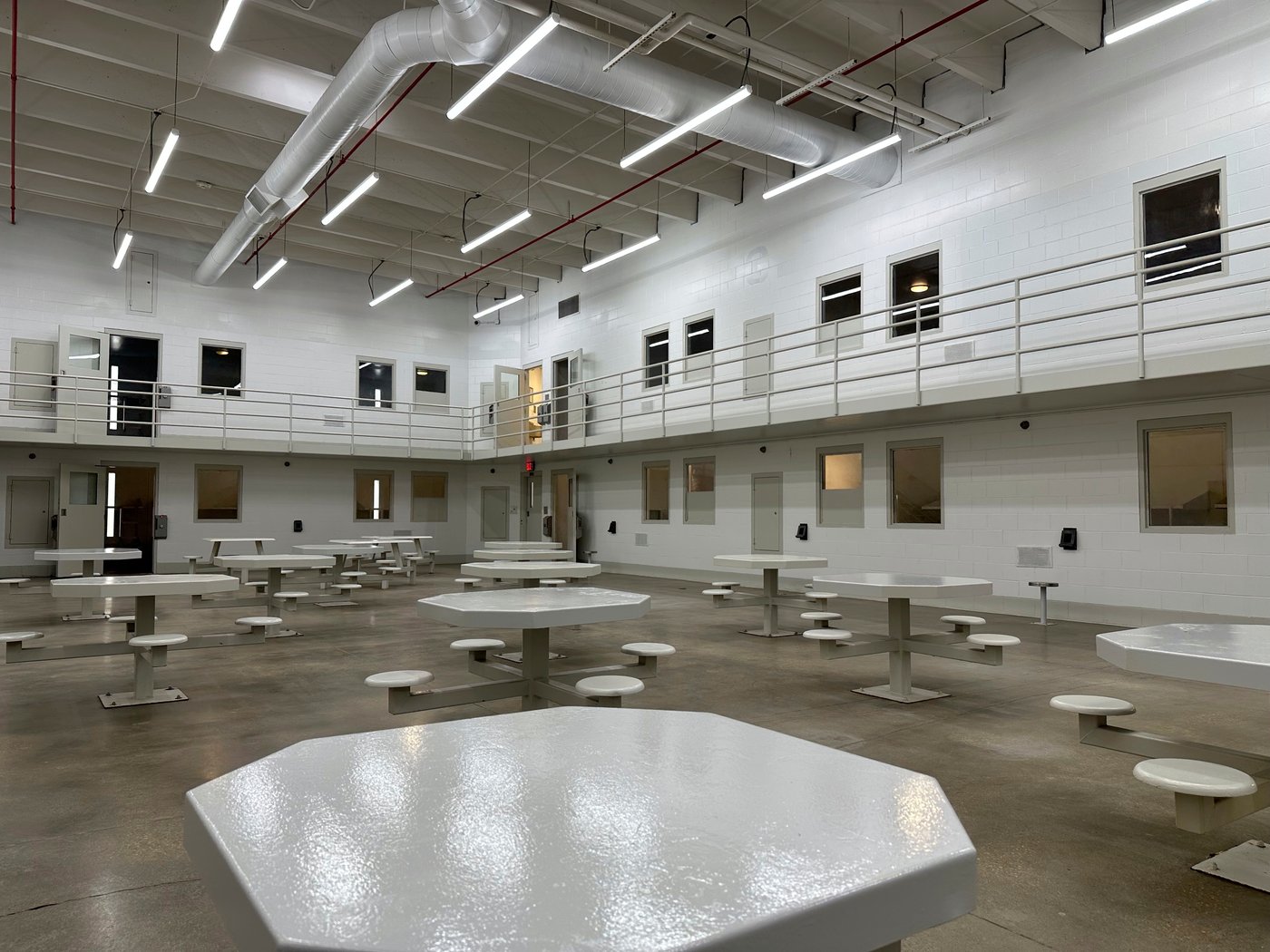 ICE is using no-bid contracts, boosting big firms, to get more detention beds | iNFOnews.ca ICE is using no-bid contracts, boosting big firms, to get more detention beds | iNFOnews.ca
