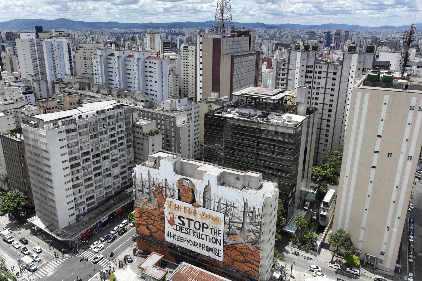 A Brazilian artist uses ash and mud for a massive Sao Paulo mural lamenting climate disasters | iNFOnews.ca A Brazilian artist uses ash and mud for a massive Sao Paulo mural lamenting climate disasters | iNFOnews.ca