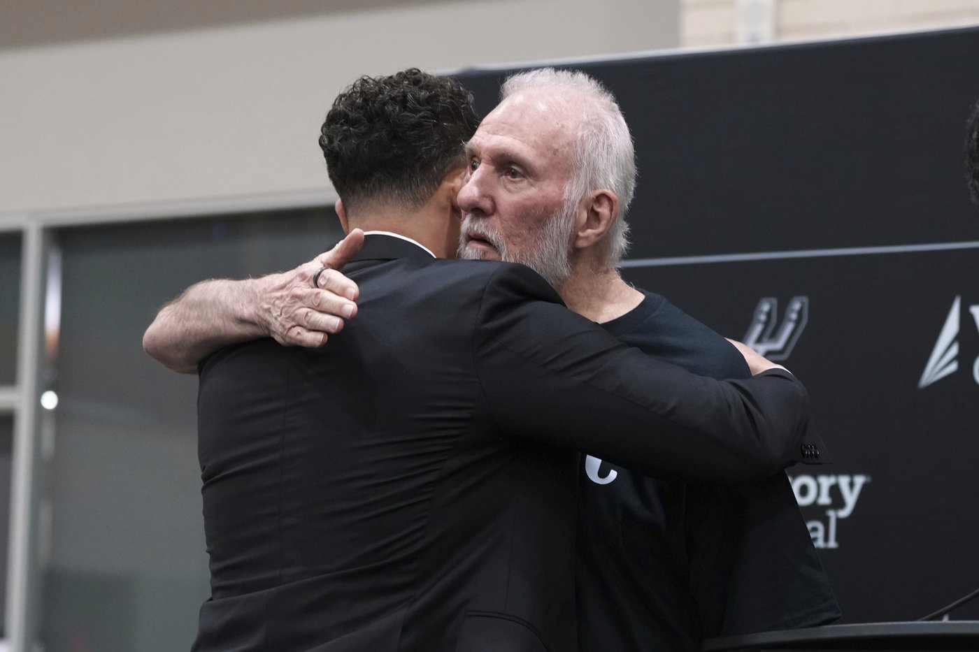 Gregg Popovich shifts to role as 'El Jefe,' says it's time for a new coach of the San Antonio Spurs | iNFOnews.ca