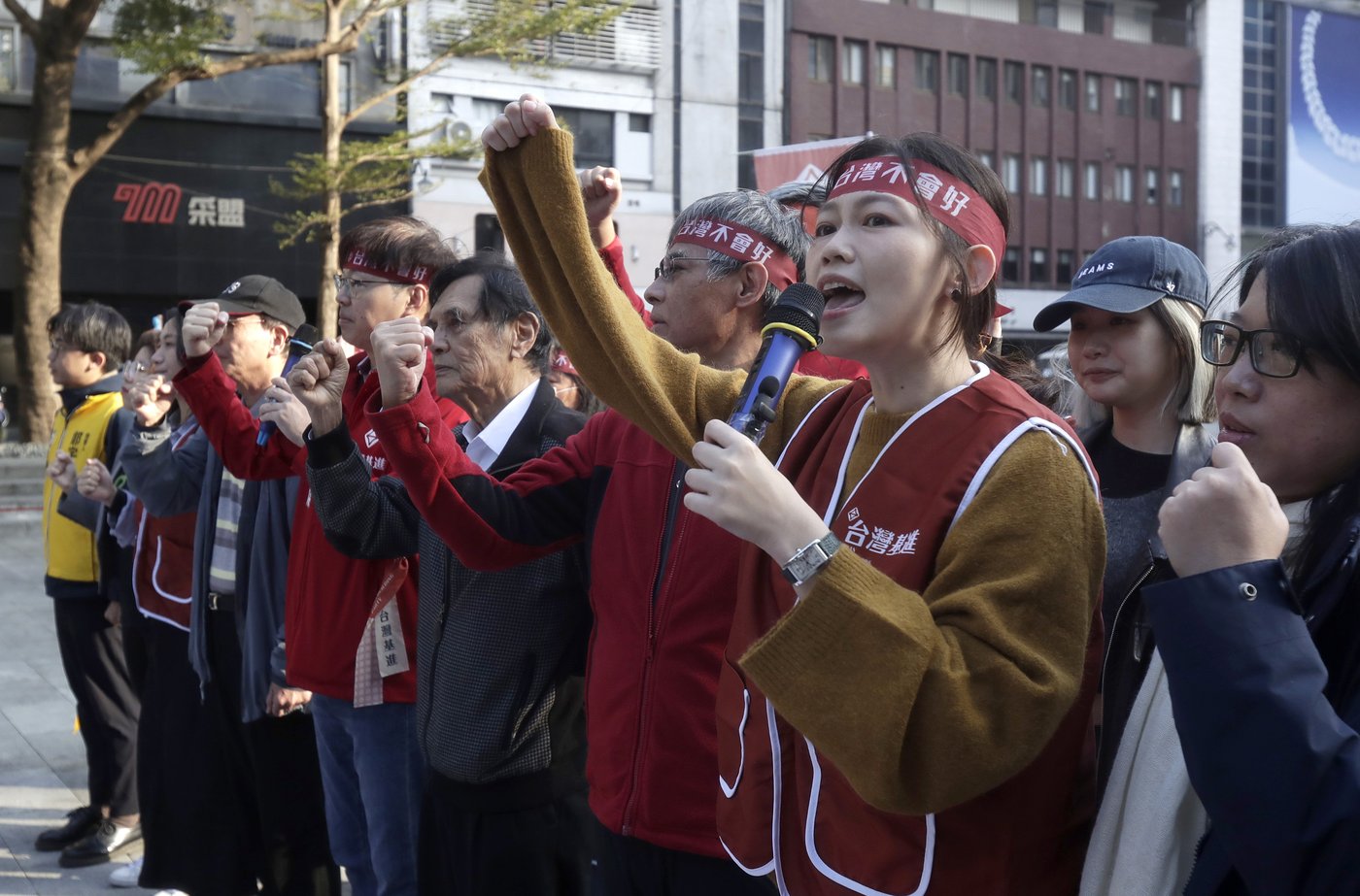 Taipei mayor calls for less confrontation as China continues sending ships, planes near island | iNFOnews.ca