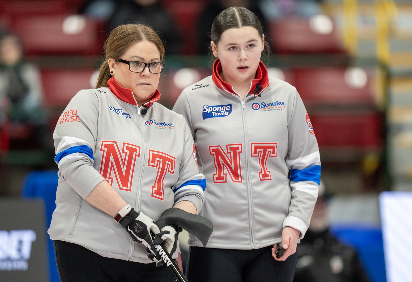 Galusha hands off Northwest Territories women's curling torch to daughter at Hearts | iNFOnews.ca