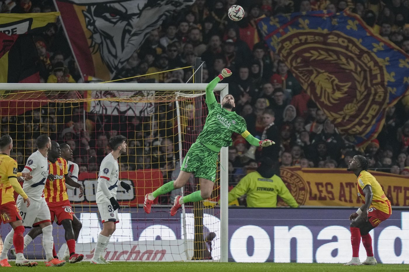 Barcola scores and assists as PSG struggles past Lens with Man City next in crunch match | iNFOnews.ca