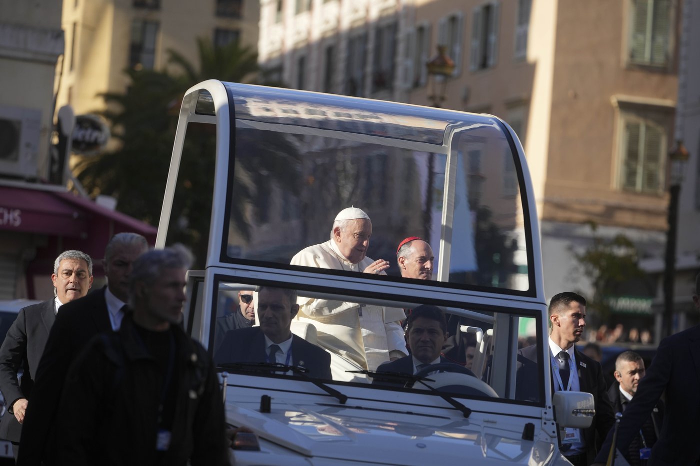 Pope Francis makes 1st papal visit to France's Corsica awash in expressions of popular piety | iNFOnews.ca
